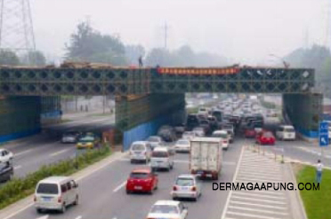 Cast in situ Bailey bridge