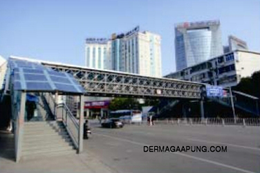 Pedestrian bailey bridge